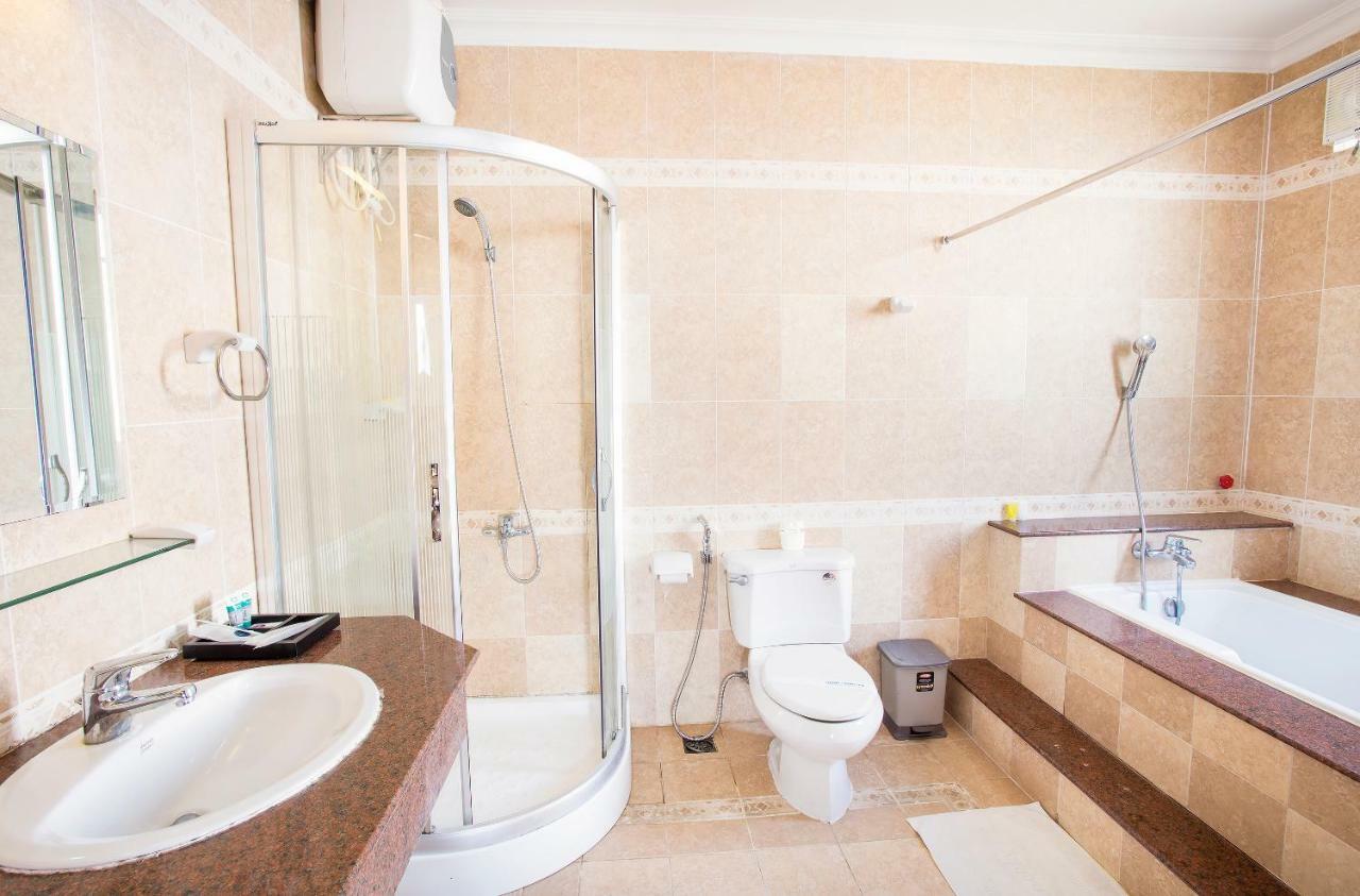 Beachfront Hotel Vung Tau Buitenkant foto