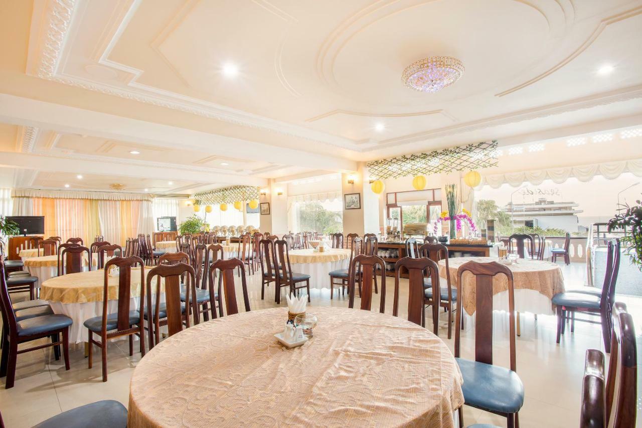 Beachfront Hotel Vung Tau Buitenkant foto