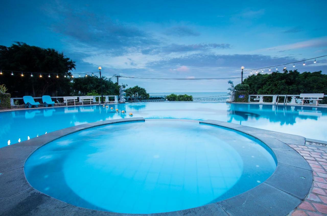 Beachfront Hotel Vung Tau Buitenkant foto