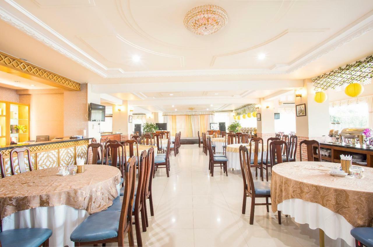 Beachfront Hotel Vung Tau Buitenkant foto
